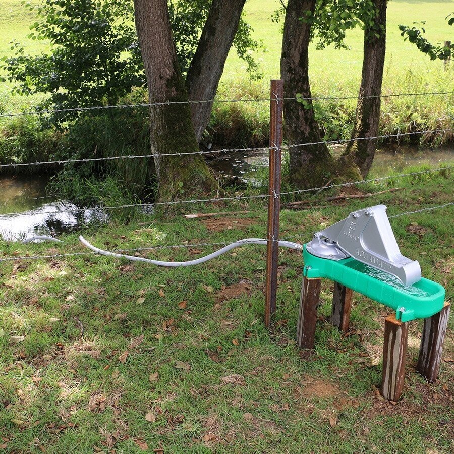 Girdykla-pompa ganyklinė Aquamat 2214 su žarna 1 Girdykla-pompa ganyklinė Aquamat 2214 su žarna 1