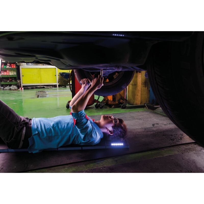 Darbo kilimėlis su LED lempa King Tony 600 lm 2 Darbo kilimėlis su LED lempa King Tony 600 lm 2