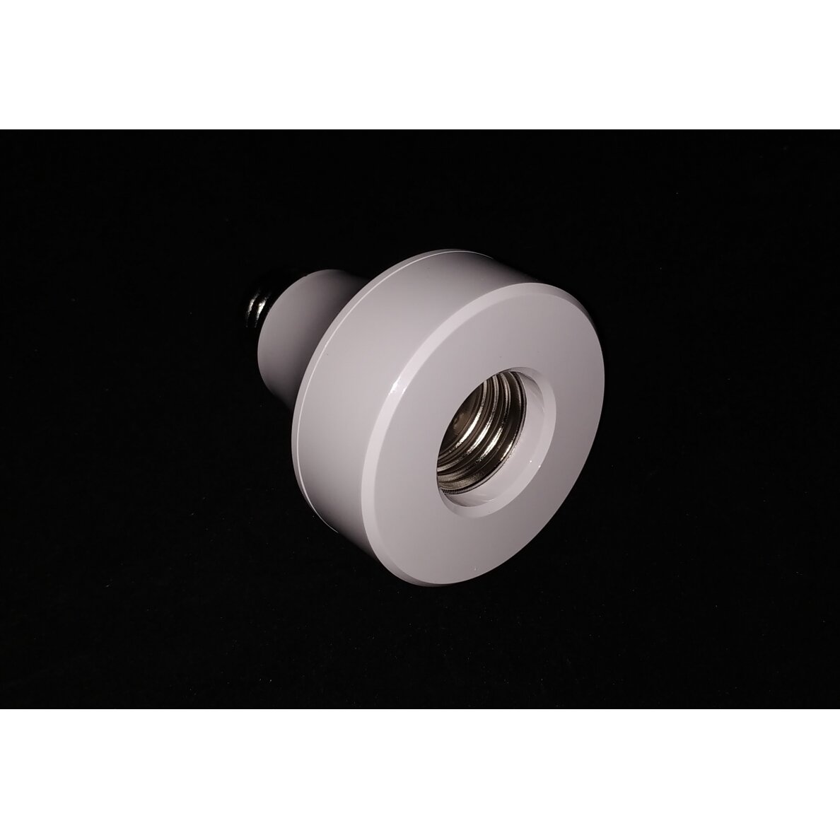 Lempos lizdas išman. 10A E27 XS-009 Lempos lizdas išman. 10A E27 XS-009