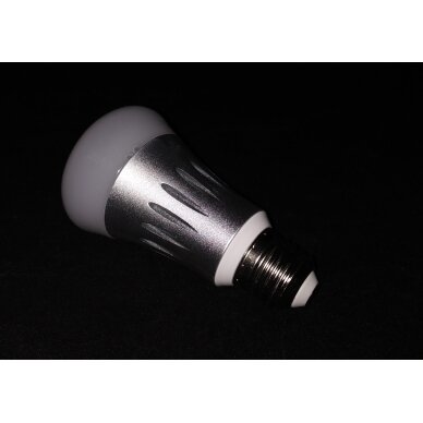Lempa LED išman. RGB+W E27 7W 600L XS-SLD02