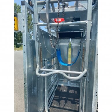 Staklės galvijams PM 4650 su hidrauliniu valdymu 1