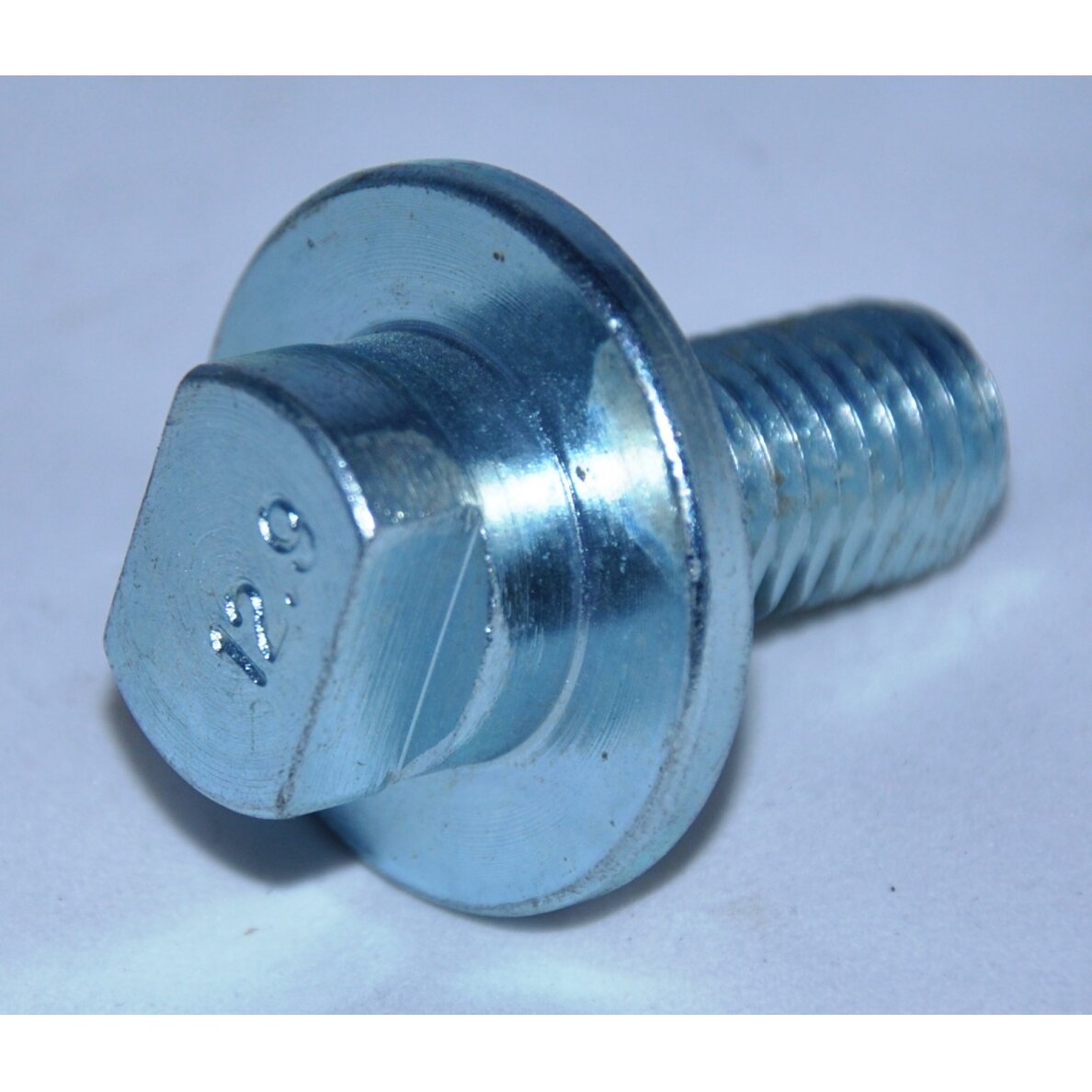 Varžtas KRONE 2537450 M12x20 10,9 Varžtas KRONE 2537450 M12x20 10,9