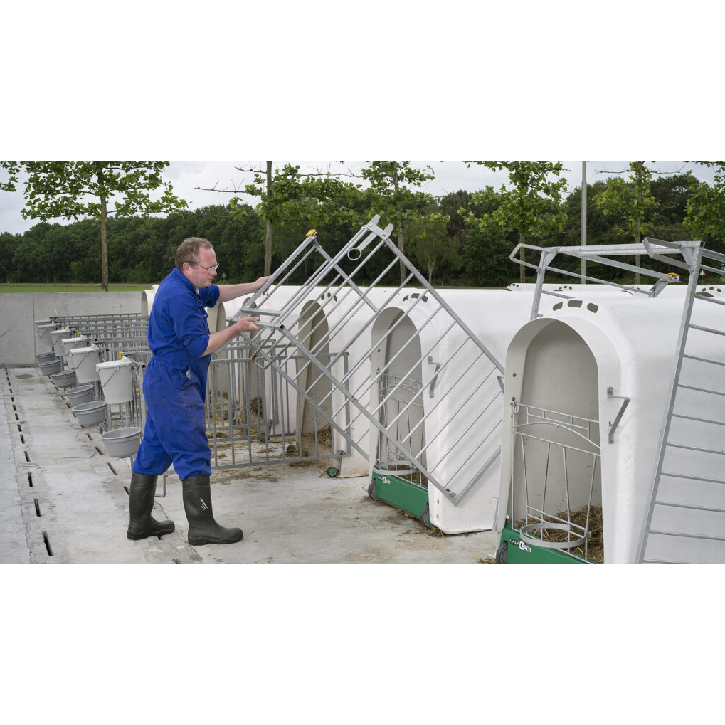 Veršelių namelis stiklo pluošto vienvietis Comfort su 4 dalių tvorele ir kibirėlių laikikliais 5 Veršelių namelis stiklo pluošto vienvietis Comfort su 4 dalių tvorele ir kibirėlių laikikliais 5