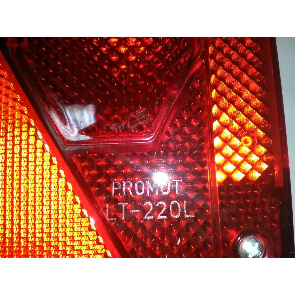 Žibintas galinis LT220 k.p. 1